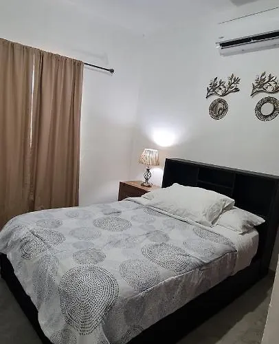 Gated And Very Secured White House 6 Mins From The Beach
