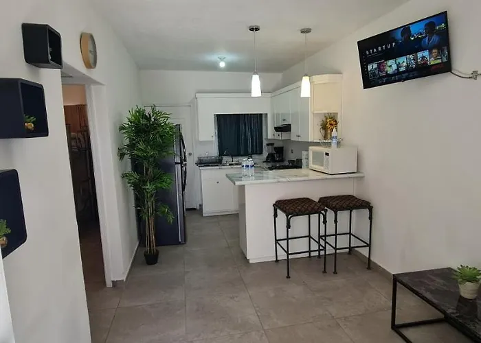 Gated And Very Secured White House 6 Mins From The Beach